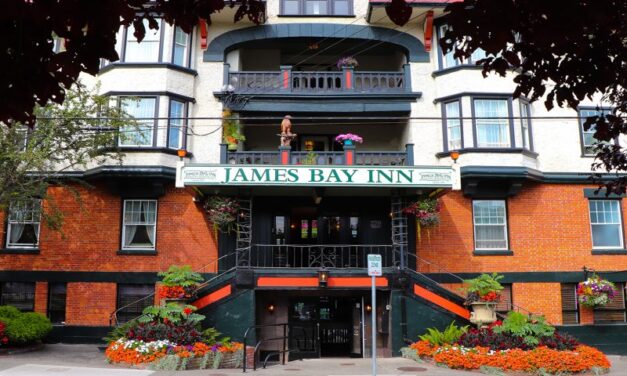 James Bay Inn, Suites, Cottage